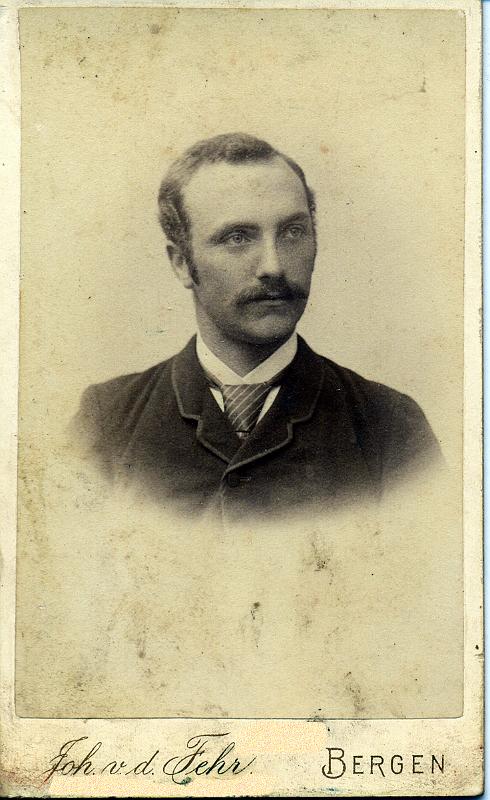 Ap Rosenlund.jpg - Apollonius Liljedahl Rosenlund 1862-1934.  Bildet er tatt i Bergen ca. 1895.